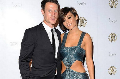 Hậu vệ Wayne Bridge và bạn gái Frankie Sandford