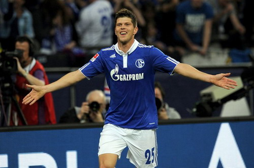 Schalke chi đậm để giữ chân Huntelaar