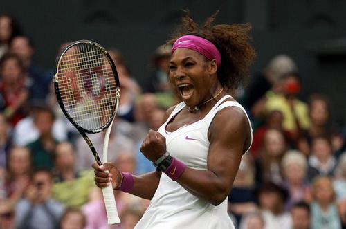 Serena Williams đánh bại Petra Kvitova ở tứ kết Wimbledon 2012