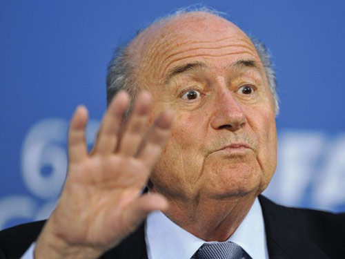 FIFA bắt đầu “loạn”