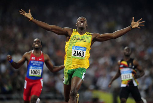 “Tia chớp” Usain Bolt chạy đua với thời gian