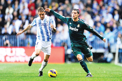 Malaga (trái) sẽ giành được một kết quả tích cực trên sân của Deportivo 