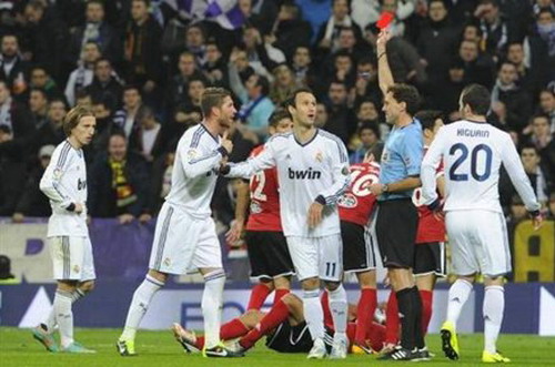 Sergio Ramos bị cấm thi đấu 5 trận