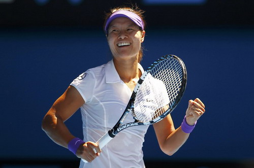 Li Na “nhấn chìm” Sharapova, Djokovic thẳng tiến chung kết