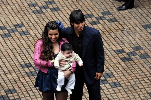 Aguero chia tay con gái Maradona