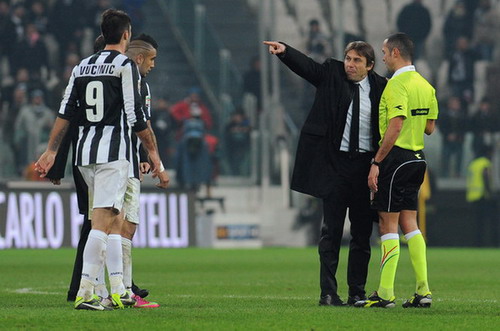 HLV Conte và cầu thủ Juventus lĩnh án phạt