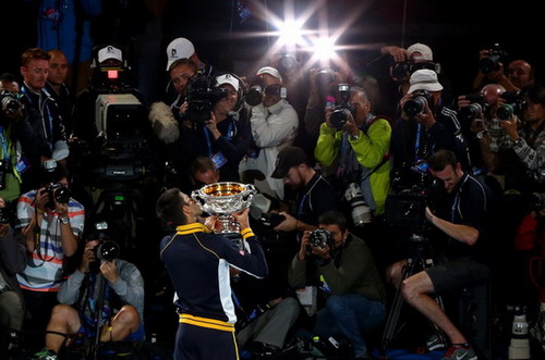 Djokovic lấy lòng cánh phóng viên