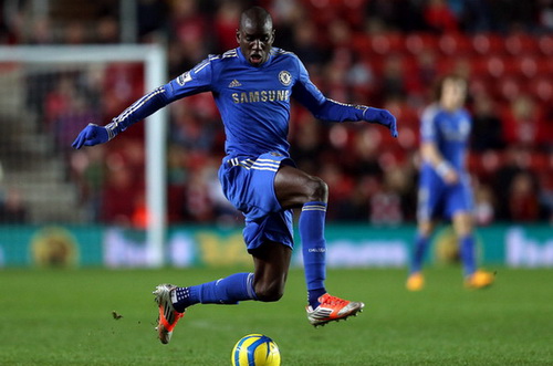 Tiền đạo Demba Ba của Chelsea vắng mặt ở CAN 2013