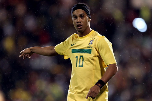 Tuyển Brazil gọi lại Ronaldinho và Julio Cesar