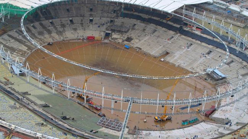 Dù chi ra 3,5 tỉ USD để nâng cấp, xây dựng, nhưng tiến độ xây dựng các sân vận động chuẩn bị cho World Cup 2014 vẫn như rùa bò - d