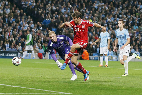 Thomas Muller (phải) ghi bàn thắng thứ hai cho Bayern - d