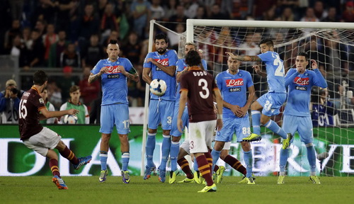 Hạ Napoli, AS Roma giữ vững ngôi đầu Serie A-2