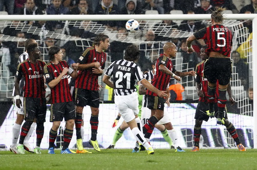 Pirlo thăng hoa, Juventus vượt qua AC Milan-2