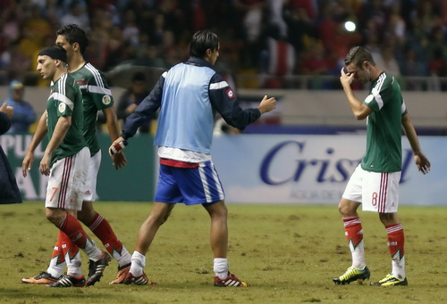 Mexico giữ lại hy vọng dự World Cup 2014 trong nỗi sợ hãi
