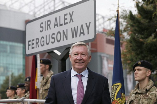Đường đến sân Old Trafford mang tên Sir Alex 