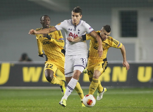 Defoe lại ‘nổ súng”, Tottenham toàn thắng ở Europa League-1