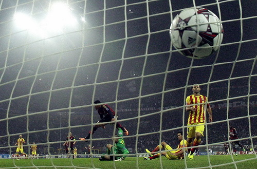 Messi giúp Barcelona có 1 điểm trên sân AC Milan-1