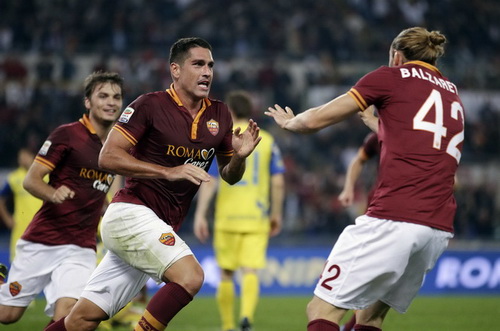 AS Roma lập kỷ lục 10 trận thắng ở Serie A