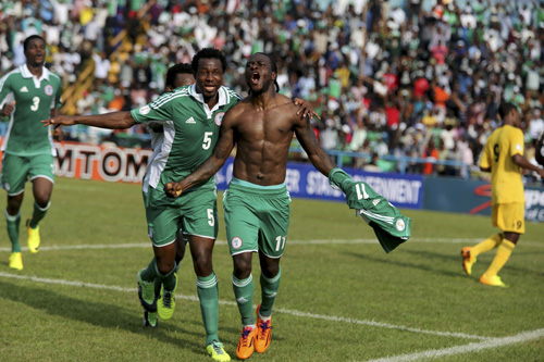 Niềm vui vào vòng chung kết World Cup của “Đại bàng xanh” Nigeria - Ảnh: Reuters