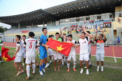 U.19 Barcelona nhận lời đá với U.19 Việt Nam