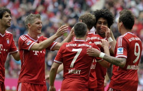 Dortmund ngã ngựa, Bayern Munich lập kỷ lục-2