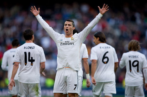 Ronaldo lập hattrick, Real Madrid đè bẹp Sociedad-2