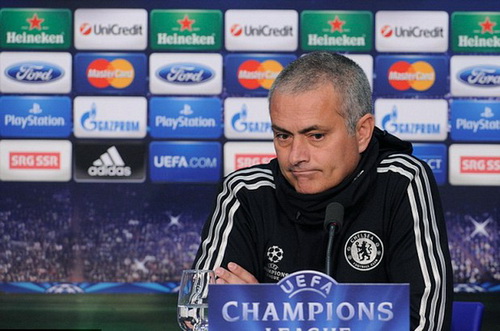 HLV Mourinho ‘xuống tóc’ để lo cho Chelsea