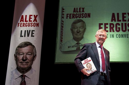 Tự truyện của Sir Alex có 45 lỗi sai