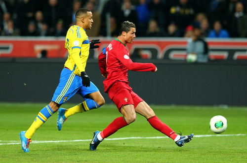 Ronaldo lập hattrick đưa Bồ Đào Nha đến World Cup 2014-2