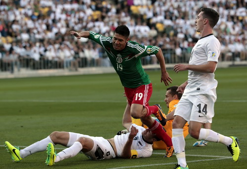 Mexico dễ dàng giành vé đến Brazil -1