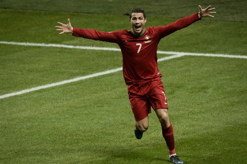 Ronaldo lập hattrick đưa Bồ Đào Nha đến World Cup 2014-4