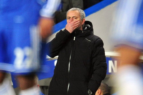 HLV Mourinho mệt mỏi vì chiến thắng sít sao của Chelsea