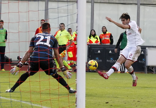 Kaka góp 1 bàn giúp AC Milan thắng Catania 3-1 tại vòng 14 Serie A 2013-2014 