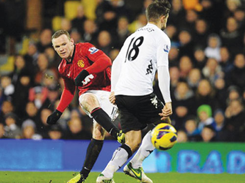 Cú sút đẳng cấp của Rooney giúp M.U lại thắng 