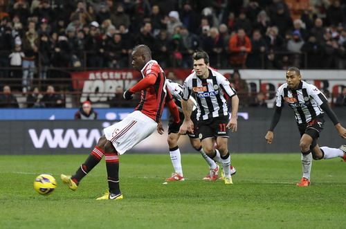 Balotelli là vua đá phạt đền