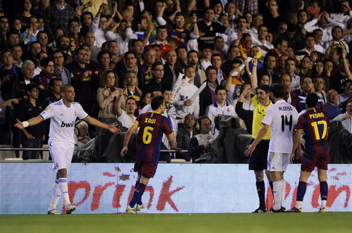 Barcelona và Real Madrid đấu khẩu về trọng tài