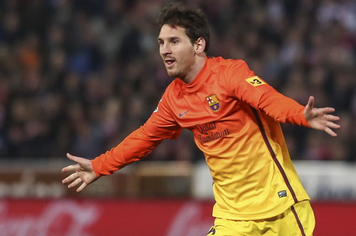 Messi vuợt qua mốc 300 bàn trong chiến thắng của Barcelona
