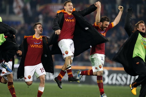 Totti tỏa sáng, AS Roma đánh bại Juventus