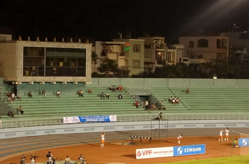 V-League 2013 khai mạc kh&aacute; buồn tẻ tr&ecirc;n s&acirc;n Thống Nhất