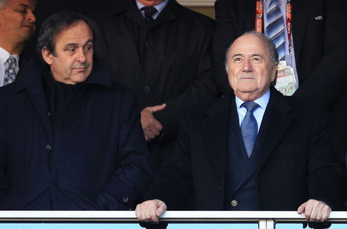 Michel Platini khẩu chiến với Sepp Blatter