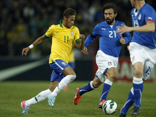Balotelli tỏa sáng giúp tuyển Ý cầm hòa Brazil