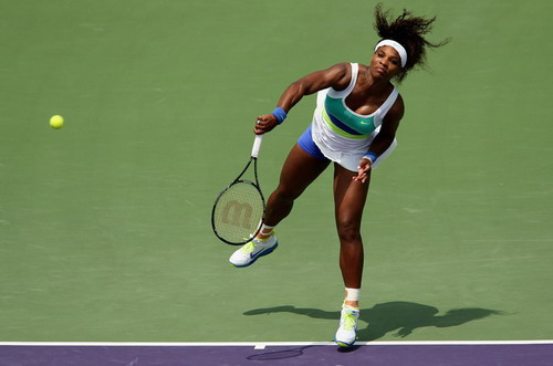 Serena Williams lội ngược dòng để vào tứ kết Sony Open 2013