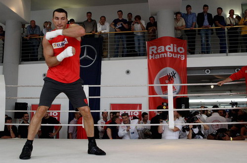 Wladimir Klitschko thiết lập cuộc đấu với võ sĩ ung thư