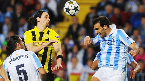 Malaga (phải) khó lòng vô hiệu hóa được sức mạnh tấn công của Dortmund