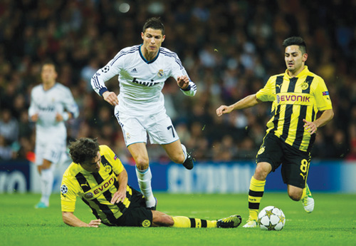 Việc bắt chết Ronaldo (giữa) sẽ là một trong những nhiệm vụ quan trọng nhất của Dortmund 