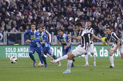 Juventus tiến gần đến chức vô địch Serie A