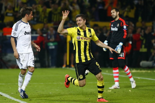 Lewandowski ghi 4 bàn, Dortmund đánh bại Real Madrid
