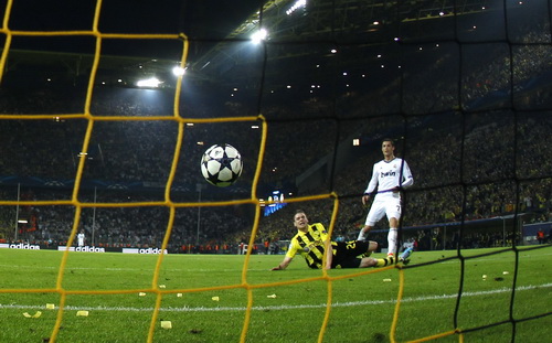 Lewandowski ghi 4 bàn, Dortmund đánh bại Real Madrid-3