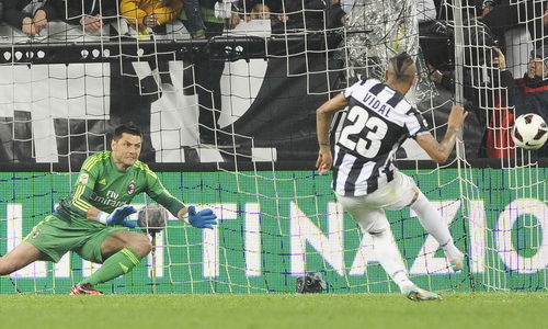 Thất thủ trước Juventus, AC Milan ngày càng xa top 2-2