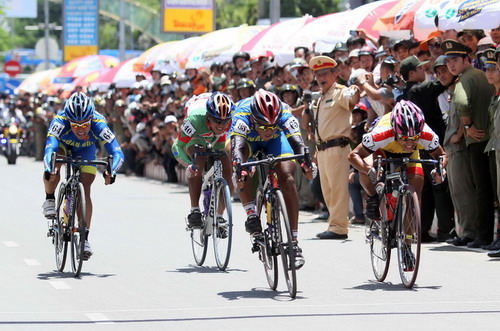 Huỳnh Thanh Quân về nhất chặng 9 Giải xe đạp Cúp Truyền hình TP.HCM 2013